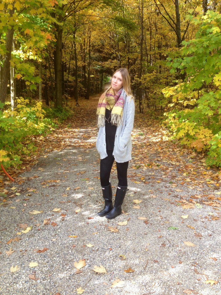 Sweater: Free People; T-shirt: H&M; Leggings: TopShop; Boots: Hunter.